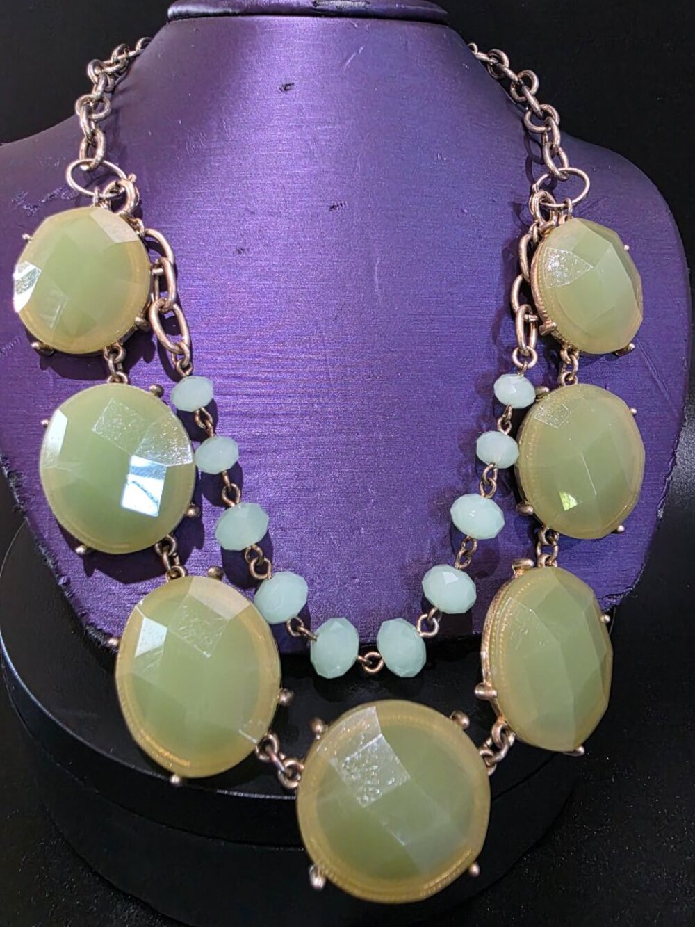 "MINT CONDITION" Green Gold Chunky Statement Necklace by Premier Designs